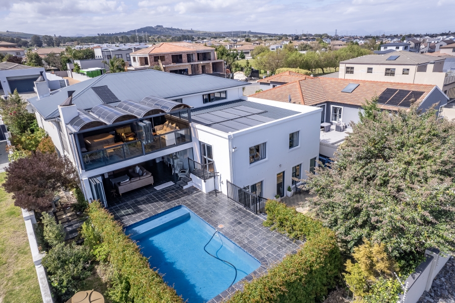 5 Bedroom Property for Sale in Deo Gracia Western Cape